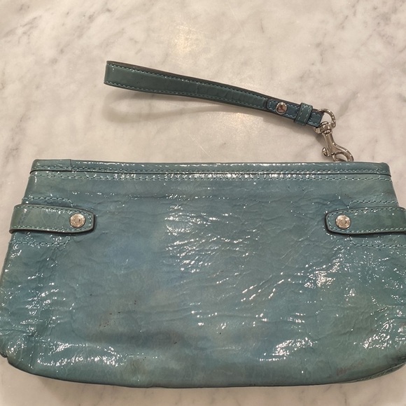Coach Green Patent Leather Wristlet – Good Condition - Picture 2 of 4